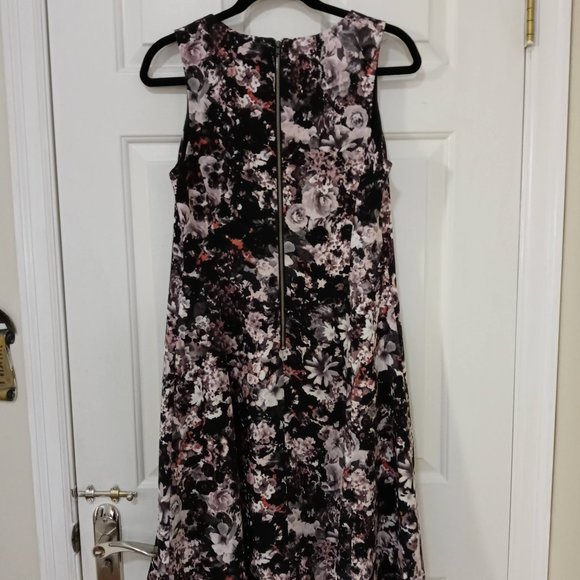 The Limited Size 8 Black Floral Dress - Picture 2 of 4